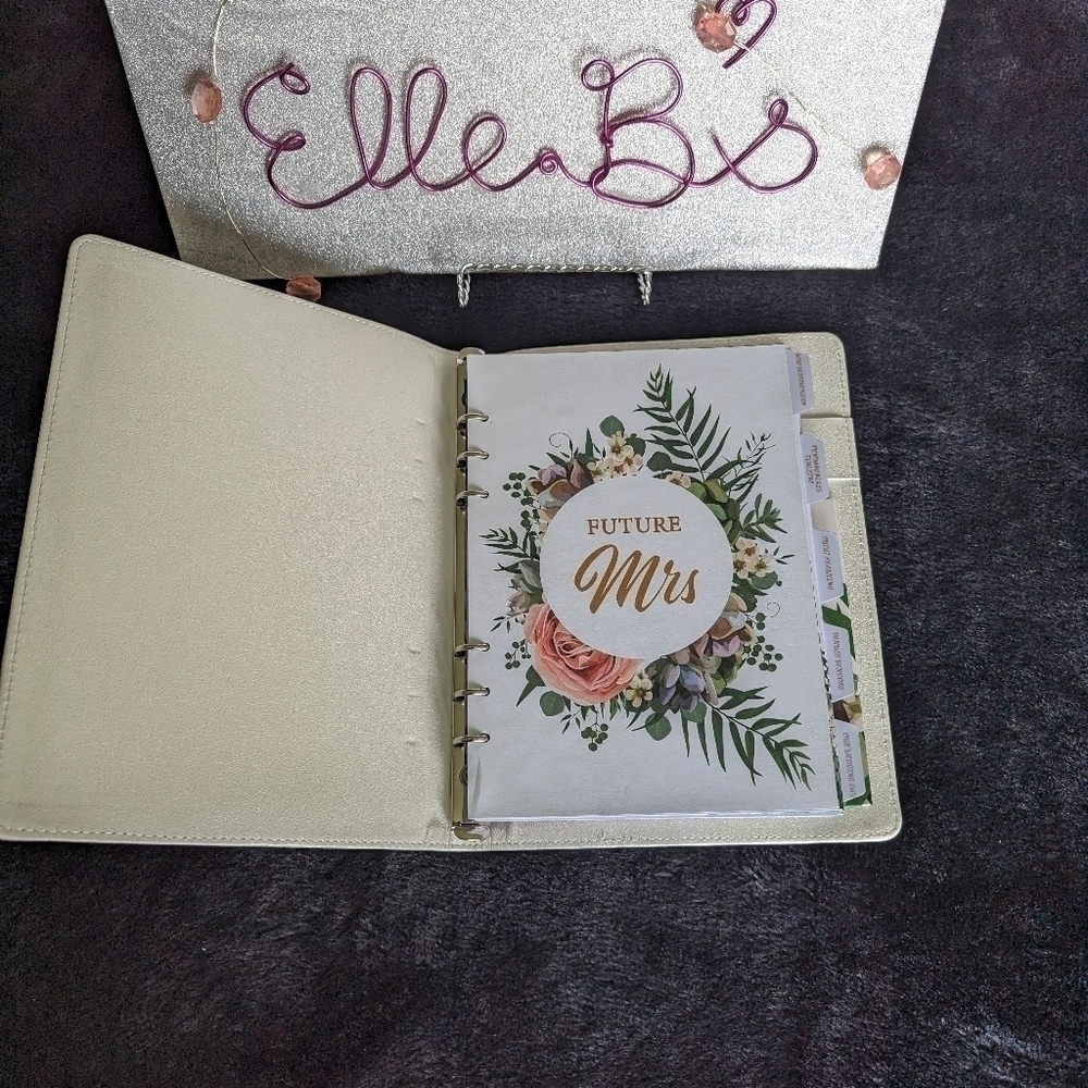 Wedding Planning Notebook - Picture 5 of 12